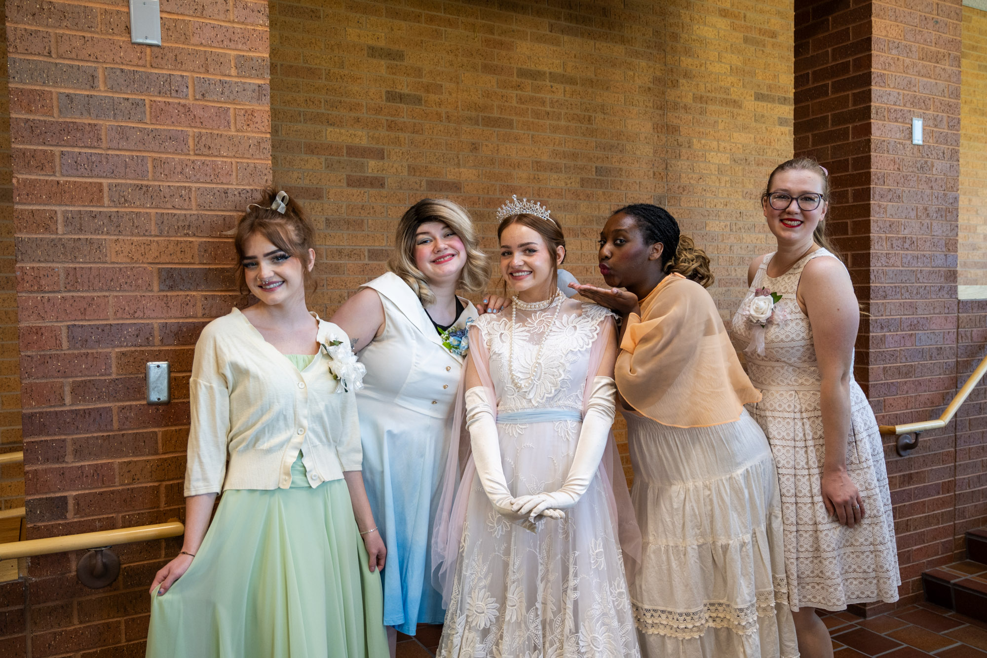 Five theatre performers posing in their Wonderette costumes