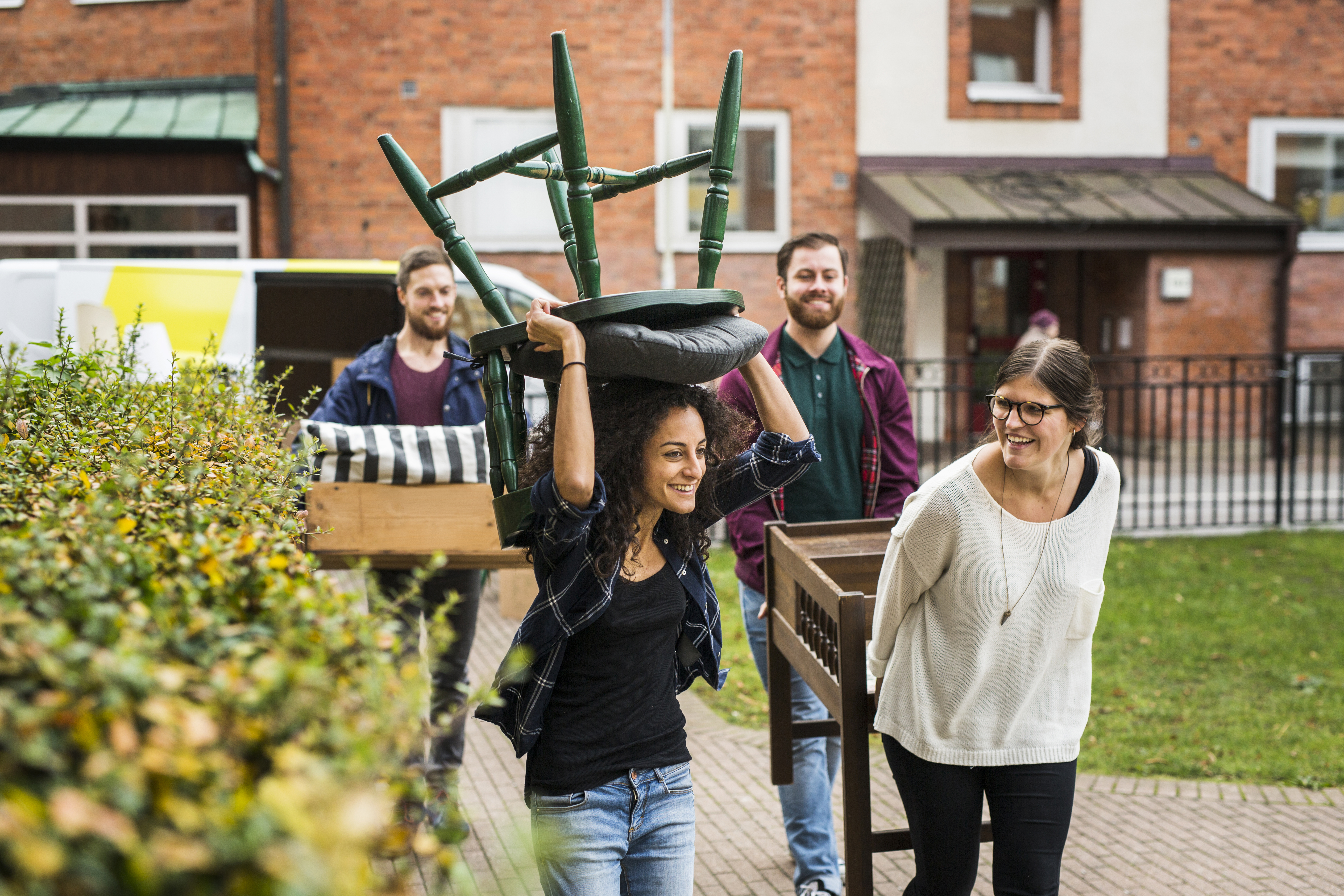 Family helping student move into college housing.